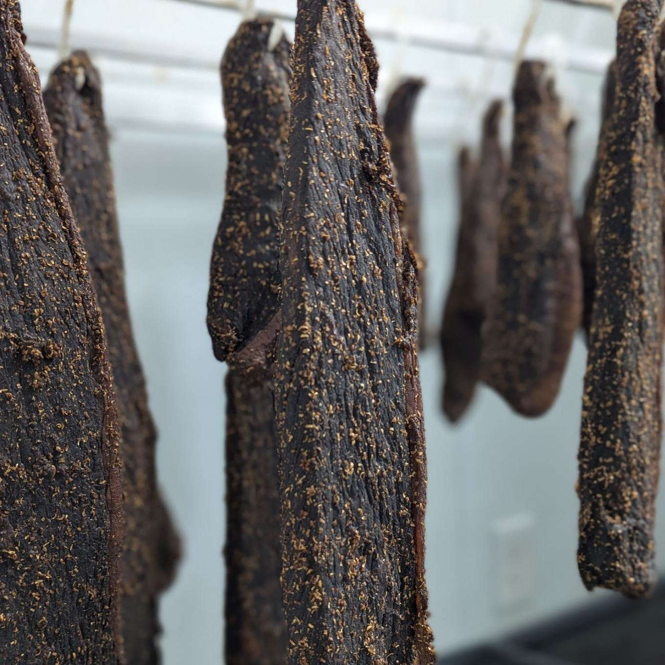 Thin-cut vs thick-cut biltong and how air drying influences texture.